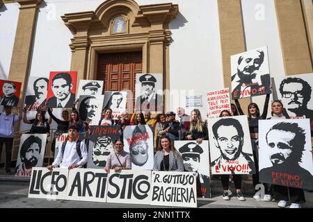 Während des marsches von Bagheria nach Casteldaccia demonstrieren die Studenten gegen die Mafia. Stockfoto