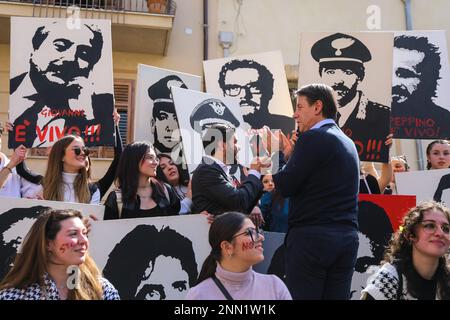 Giuseppe Conte, Anführer von M5S, und Studenten demonstrieren gegen die Mafia während des marsches von Bagheria-Casteldaccia. Stockfoto