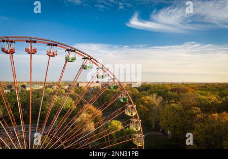 Riesenrad des Spreeparks Plänterwald Berlin (2018). Drohnenbilder. Stockfoto