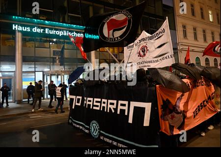 Wien, Österreich. 24. Februar 2023 Wieder Demonstrationen im Rahmen des Wiener Akademischen Balls in der Wiener Innenstadt Stockfoto