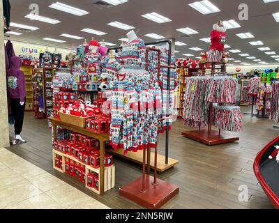 Daytona Beach, Florida, USA - Oktober 20,2023: The Interior of a Buccees Convenience Store in Daytona Beach, Florida. Stockfoto