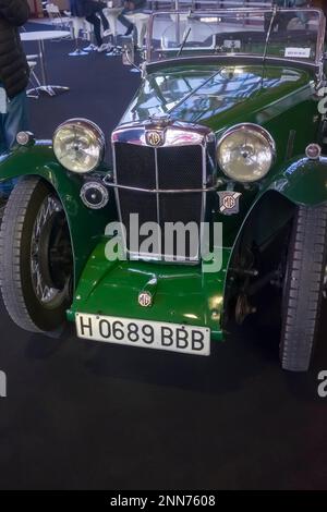 Green MG Sportscar auf der in Madrid eröffneten ClassicMadrid-Ausstellung von Oldtimern und Oldtimern, organisiert vom Salón Internacional del vehículo Stockfoto