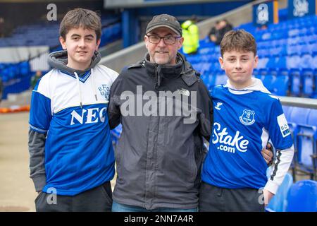 Liverpool, Großbritannien. 25. Februar 2023 Everton-Fans während des Premier League-Spiels zwischen Everton und Aston Villa im Goodison Park, Liverpool am Samstag, den 25. Februar 2023. (Foto: Mike Morese | MI News) Guthaben: MI News & Sport /Alamy Live News Stockfoto