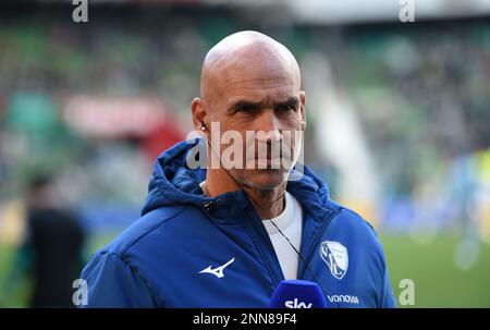 Deutschland. 25. Februar 2023. Bremen, Deutschland. 25. Februar 2023. Fußball: Bundesliga, Werder Bremen - VfL Bochum, Matchday 22, Wohninvest Weserstadion. Bochum Coach Thomas Letsch während des Interviews. Kredit: Carmen Jaspersen/dpa - WICHTIGER HINWEIS: Gemäß den Anforderungen der DFL Deutsche Fußball Liga und des DFB Deutscher Fußball-Bund ist es verboten, im Stadion aufgenommene Fotos und/oder das Spiel in Form von Sequenzbildern und/oder videoähnlichen Fotoserien zu verwenden oder verwenden zu lassen./dpa/Alamy Live News Credit: dpa Picture Alliance/Alamy Live News Stockfoto