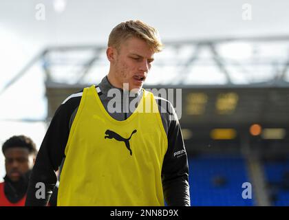 Peterborough, Großbritannien. 25. Februar 2023. Plymouth Argyle Verteidiger Saxon Earley (24) wärmt sich während des Sky Bet League 1-Spiels Peterborough gegen Plymouth Argyle im Weston Homes Stadium, Peterborough, Großbritannien, 25. Februar 2023 (Foto von Stanley Kasala/News Images) in Peterborough, Großbritannien, am 2./25. Februar 2023 auf. (Foto: Stanley Kasala/News Images/Sipa USA) Guthaben: SIPA USA/Alamy Live News Stockfoto