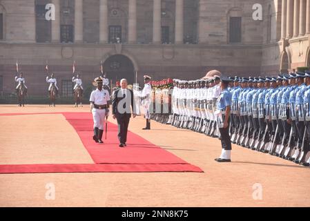 Delhi, Delhi, Indien. 25. Februar 2023. Bundeskanzler Olaf Scholz (R) bei einem Festempfang im Rashtrapati Bhavan. (Kreditbild: © Sondeep Shankar/Pacific Press via ZUMA Press Wire) NUR REDAKTIONELLE VERWENDUNG! Nicht für den kommerziellen GEBRAUCH! Stockfoto