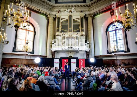 MIDDELBURG - Parteivorsitzende Attje Kuiken (PvdA) und Jesse Klaver (GroenLinks) während einer gemeinsamen Kampagne im Vorfeld der Provinzratswahlen. ANP ROBIN UTRECHT niederlande raus - belgien raus Stockfoto