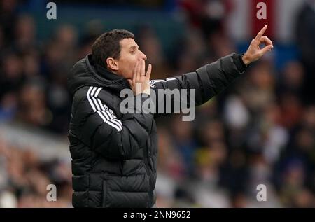 Leeds United Managerin Javi Gracia am Touchline während des Premier League-Spiels in Elland Road, Leeds. Foto: Samstag, 25. Februar 2023. Stockfoto