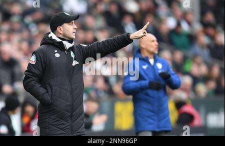 Deutschland. 25. Februar 2023. Bremen, Deutschland. 25. Februar 2023. Fußball: Bundesliga, Werder Bremen - VfL Bochum, Matchday 22, Wohninvest Weserstadion. Bremens Trainer Ole Werner macht Gesten an der Seitenlinie. Kredit: Carmen Jaspersen/dpa - WICHTIGER HINWEIS: Gemäß den Anforderungen der DFL Deutsche Fußball Liga und des DFB Deutscher Fußball-Bund ist es verboten, im Stadion aufgenommene Fotos und/oder das Spiel in Form von Sequenzbildern und/oder videoähnlichen Fotoserien zu verwenden oder verwenden zu lassen./dpa/Alamy Live News Credit: dpa Picture Alliance/Alamy Live News Stockfoto