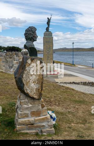 Port Stanley, Falklandinseln - 31. Januar 2023: Büste von Margaret Thatcher und Denkmal Stockfoto