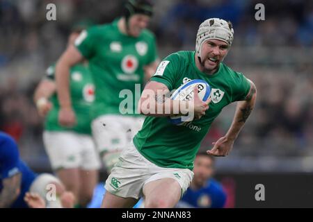 Rom, Italia. 25. Februar 2023. Mack Hansen von Irland während des Six Nations Rugby-Spiels zwischen Italien und Irland im Stadio Olimpico in Rom am 25. Februar 2023. Foto: Antonietta Baldassarre/Insidefoto Credit: Insidefoto di andrea staccioli/Alamy Live News Stockfoto