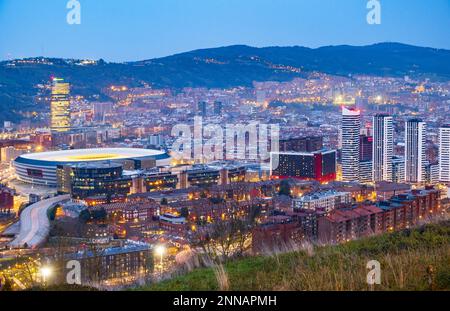 Nachteinbruch in der großen Stadt Bilbao, Bizkaia, Baskenland, Spanien Stockfoto