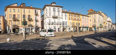 Intra, Italien - 02-05-2023: Der wunderschöne Hauptplatz von Intra Stockfoto