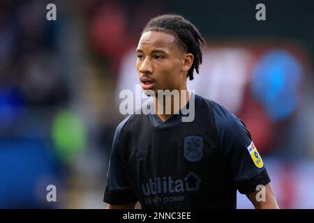 Burnley, Großbritannien. 25. Februar 2023. Etienne Camara #24 of Huddersfield Town während des Sky Bet Championship-Spiels Burnley vs Huddersfield Town in Turf Moor, Burnley, Großbritannien, 25. Februar 2023 (Foto von Conor Molloy/News Images) in Burnley, Großbritannien, 2/25/2023. (Foto: Conor Molloy/News Images/Sipa USA) Guthaben: SIPA USA/Alamy Live News Stockfoto