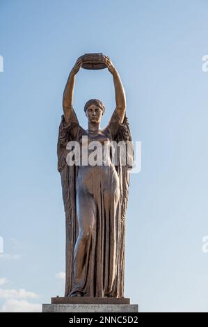 Intra, Italien - 02-05-2023: Schönes Denkmal an der Promenade von Intra Stockfoto