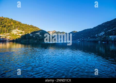 Nainitalsee in den Herbstmonaten Stockfoto