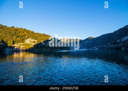 Nainitalsee in den Herbstmonaten Stockfoto