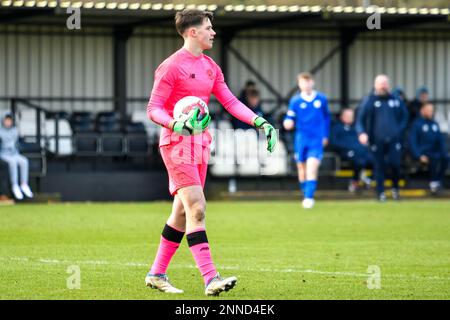 Swansea, Wales. 25. Februar 2023 Torwart Joe Thomas aus Cardiff City während des Spiels der Professional Development League zwischen Swansea City under 18 und Cardiff City under 18 an der Swansea City Academy in Swansea, Wales, Großbritannien, am 25. Februar 2023. Kredit: Duncan Thomas/Majestic Media/Alamy Live News. Stockfoto