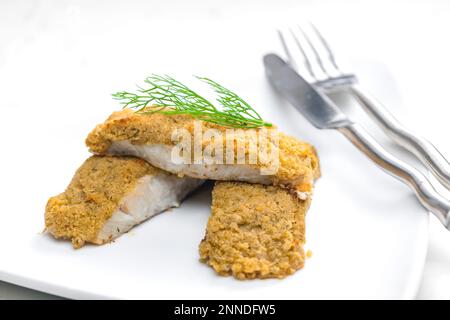 Karpfen in Brotkrumen gebraten Stockfoto