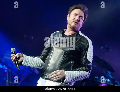 Simon Le Bon von Duran Duran tritt auf der Bühne des SEE Hydro onDecember06, 2015 in Glasgow, Schottland auf Stockfoto