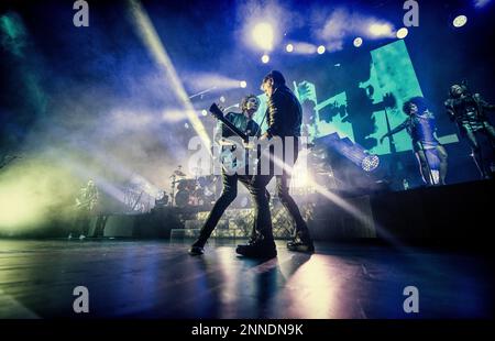 John Taylor und Nick Rhodes von Duran Duran treten am 06. Dezember 2015 in Glasgow, Schottland, auf der Bühne von SEE Hydro auf. Stockfoto