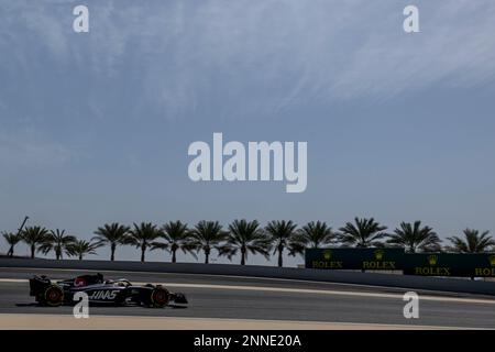 Sakhir, Bahrain, 25. Februar 2023, Nico Hulkenberg aus Deutschland, tritt um die Haas F1 an. Wintertests, die Wintertests der Formel-1-Meisterschaft 2023. Kredit: Michael Potts/Alamy Live News Stockfoto