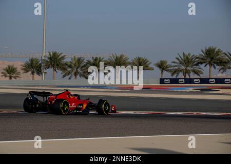 Sakhir, Bahrain, 25. Februar 2023, Carlos Sainz aus Spanien tritt um Scuderia Ferrari an. Wintertests, die Wintertests der Formel-1-Meisterschaft 2023. Kredit: Michael Potts/Alamy Live News Stockfoto