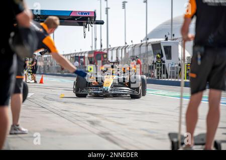 Sakhir, Bahrain, 25. Februar 2023, Oscar Piastri aus Australien tritt um McLaren F1 an. Wintertests, die Wintertests der Formel-1-Meisterschaft 2023. Kredit: Michael Potts/Alamy Live News Stockfoto