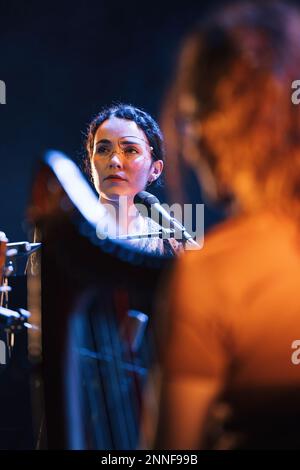 BARCELONA – 17. FEBRUAR: Nuria Graham tritt am 17. Februar 2023 in Barcelona auf der Paral-lel 62-Bühne auf. Stockfoto