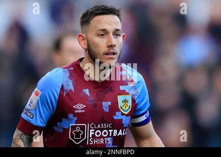 Burnley, Großbritannien. 25. Februar 2023. Josh Brownhill #8 von Burnley während des Sky Bet Championship-Spiels Burnley vs Huddersfield Town in Turf Moor, Burnley, Großbritannien, 25. Februar 2023 (Foto von Conor Molloy/News Images) in Burnley, Großbritannien, am 2./25. Februar 2023. (Foto: Conor Molloy/News Images/Sipa USA) Guthaben: SIPA USA/Alamy Live News Stockfoto