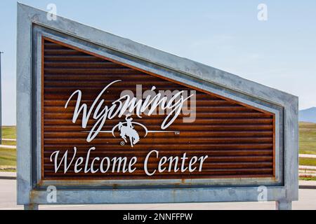 Schild zum Willkommenszentrum in Beulah, Wyoming, wenn Sie auf der Interstate 90 von South Dakota, horizontal, ankommen Stockfoto