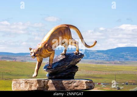 Cougar-Skulptur im Beulah, Wyoming, Willkommenszentrum, wenn Sie den Bundesstaat von South Dakota aus direkt an der Interstate 90, horizontal, betreten Stockfoto