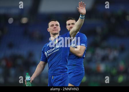 Rom, . 25. Februar 2023. Rom, Italien 25.02.2023 : PAOLO GARBISI (ITA) begrüßt die Fans am Ende des Guinness Six Nations 2023 Rugby-Spiels zwischen Italien und Irland im Stadio Olimpico am 25. Februar 2023 in Rom, Italien. Kredit: Unabhängige Fotoagentur/Alamy Live News Stockfoto