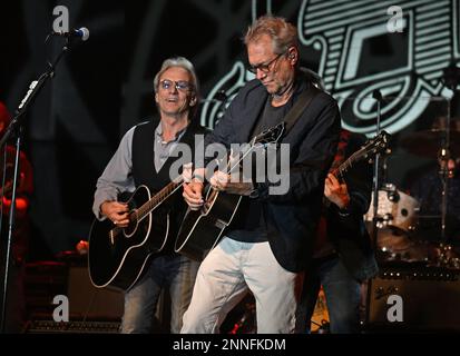 Pompano Beach FL, USA. 24. Februar 2023. America tritt am 24. Februar 2023 im Pompano Beach Amphitheater in Pompano Beach, Florida auf. Kredit: Mpi04/Media Punch/Alamy Live News Stockfoto