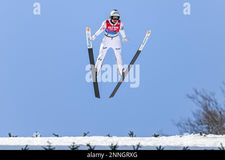 Planica, Slowenien. 25. Februar 2023. Maja Vtic von Slowenien in Aktion während des Women HS 100 Normal Hill Teams bei der FIS Nordic World Ski Championships 2023. Kredit: SOPA Images Limited/Alamy Live News Stockfoto