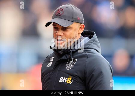 Burnley, Großbritannien. 25. Februar 2023. Vincent Kompany The Burnley Manager vor dem Sky Bet Championship-Spiel Burnley vs Huddersfield Town in Turf Moor, Burnley, Vereinigtes Königreich, 25. Februar 2023 (Foto von Conor Molloy/News Images) in Burnley, Vereinigtes Königreich, 2./25. Februar 2023. (Foto: Conor Molloy/News Images/Sipa USA) Guthaben: SIPA USA/Alamy Live News Stockfoto