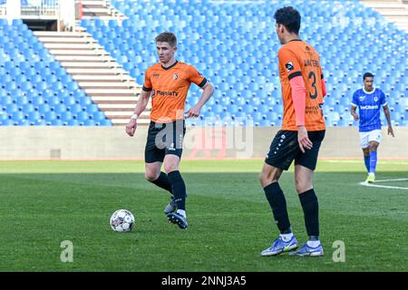 Liam Scott Fraser (4) von KMSK Deinze bei einem Fußballspiel zwischen KMSK Deinze und Jong Genk während des Spieltags 1. in den Challenger Pro League-Spielen für die Saison 2022-2023 am Samstag, den 25. Februar 2023 in Deinze , Belgien . FOTO SPORTPIX | Stijn Audooren Stockfoto