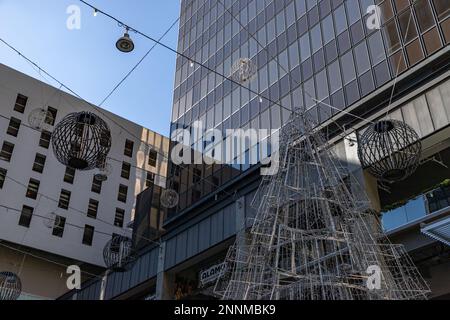 Ein Bild von Weihnachtsdekorationen in der 7. Street/Metro Center. Stockfoto