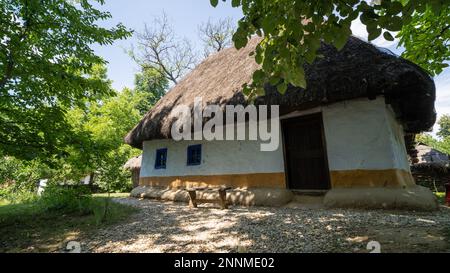 Schlammziegelhaus. Eco-Haus. Traditionelles Haus. Stockfoto