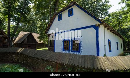 Schlammziegelhaus. Eco-Haus. Traditionelles Haus. Stockfoto