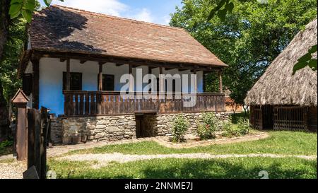 Schlammziegelhaus. Eco-Haus. Traditionelles Haus. Stockfoto