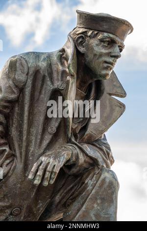 Lone Sailor Statue, ein Jacksonville Navy Memorial am Southbank Riverwalk auf der St. Johns River in der Innenstadt von Jacksonville, Florida. (USA) Stockfoto