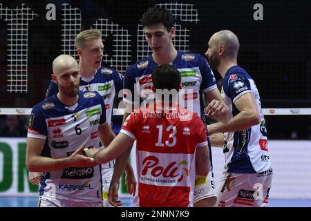 Rom, Italien. 25. Februar 2023. ITAS Trentino beim Halbfinale Del Monte Coppa Italia SuperLega - ITAS Trentino vs Allianz Milano am 25. Februar 2023 im Palazzo dello Sport in Rom, Italien. Kredit: Unabhängige Fotoagentur/Alamy Live News Stockfoto