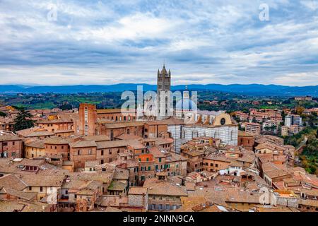 Italien, Toskana, Sienna, Allgemeine Ansicht mit Piazza del Campo Stockfoto