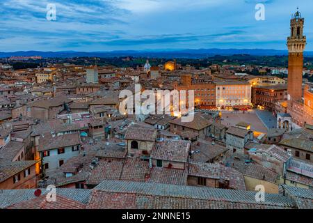 Italien, Toskana, Sienna, Allgemeine Ansicht mit Piazza del Campo Stockfoto