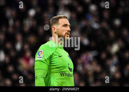 Madrid, Madrid, Spanien, Spanien. 25. Februar 2023. MADRID, SPANIEN - FEBRUAR 25: Jan Oblak von Atletico de Madrid CF blickt auf das Spiel zwischen Real Madrid CF und Atletico de Madrid CF von La Liga Santander am 25. Februar 2022 im Santiago Bernabeu Stadion in Madrid, Spanien. (Kreditbild: © Samuel CarreÃ±O/PX Imagens via ZUMA Press Wire) NUR REDAKTIONELLE VERWENDUNG! Nicht für den kommerziellen GEBRAUCH! Stockfoto