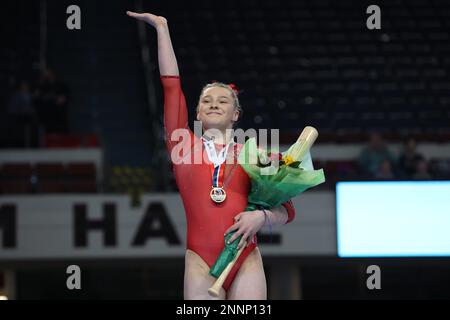 Louisville, KY, USA. 25. Februar 2023. Lexi Zeiss von Twin City Twisters gewann beim Wintercup 2023 in Louisville, KY, den allumfassenden Wettbewerb für Seniorinnen. Melissa J. Perenson/CSM/Alamy Live News Stockfoto