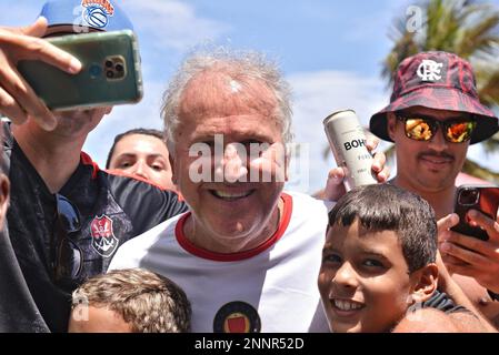 Rio de Janeiro, Rio de Janeiro, Brasilien. 25. Februar 2023. (INT) FLA-Master-Block auf dem Straßenkarneval in Rio de Janeiro. 25. Februar 2023, Rio de Janeiro, Brasilien: Feierlicher Karnevalsblock von FLA, der am Samstag (25) in Barra da Tijuca in Rio de Janeiro vorgeführt wurde. Zico, Flamengo Idol wurde zusammen mit anderen ehemaligen Spielern, Fans und Teamkollegen geehrt. Kredit: Silvia Machado/Thenews2 (Kredit: © Silvia Machado/TheNEWS2 via ZUMA Press Wire) NUR REDAKTIONELLE VERWENDUNG! Nicht für den kommerziellen GEBRAUCH! Stockfoto