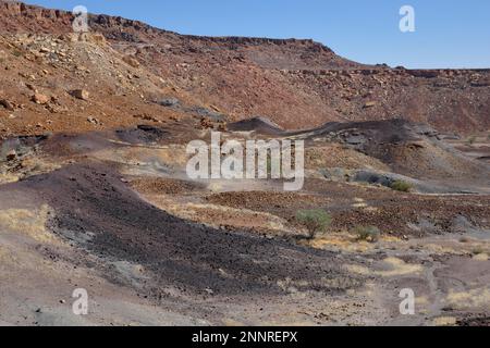 Landschaft am Burnt Mountain, in der Nähe von Twyfelfontein, Kunene Region, Namibia Stockfoto