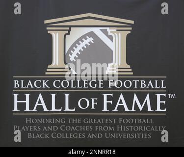 New Orleans, USA. 25. Februar 2023. Das offizielle Logo der Black College Football Hall of Fame wird am Samstag, den 25. Februar 2022, beim All-Star-Football-Spiel des HBCU Legacy Bowl im Yulman Stadium auf dem Campus der Tulane University in New Orleans, Louisiana, ausgestellt. (Foto: Peter G. Forest/Sipa USA) Kredit: SIPA USA/Alamy Live News Stockfoto